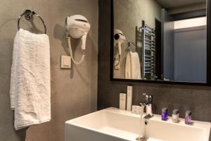 Un baño de Green Parrot Hotel Istanbul 44 fotos más