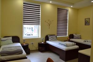 Ένα ή περισσότερα κρεβάτια σε δωμάτιο στο Sobe Sova Kikinda