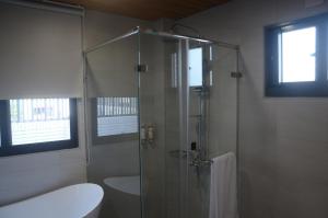 Ένα μπάνιο στο Rebecca Hostel +24 φωτογραφίες