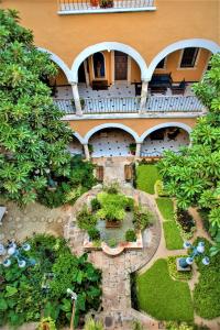 a large garden with a large clock in the middle of it at Hotel Caribe Merida Yucatan in Mérida