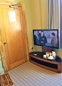 TV at/o entertainment center sa The Alder Studio @ The Pheasant