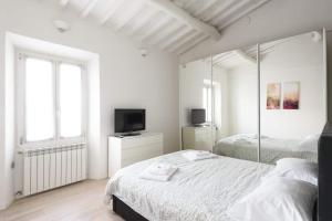 A bed or beds in a room at River Rooftop-360°View, Private Parking, Pet, Baby