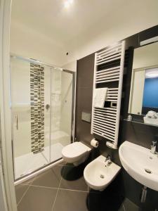 
A bathroom at Hotel Mediterraneo
