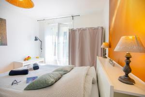 Postel nebo postele na pokoji v ubytování L'Aparté HYPER CENTRE LUMINEUX