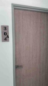 a door in a room with a sign next to it at 304A-APARTA ESTUDIO DUPLEX MINI EN Granada in Cali