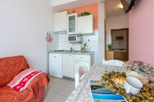 Kuchyň nebo kuchyňský kout v ubytování Apartments Anica