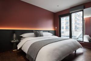 Cama o camas de una habitación en Roami at The Luzianne