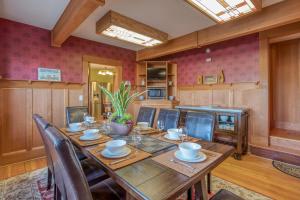 Gambar di galeri bagi Pacific City Beach House - Meredith Lodging di Pacific City