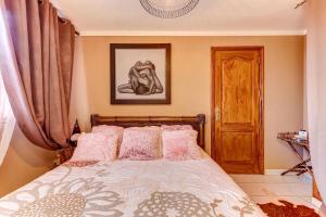 Postel nebo postele na pokoji v ubytování Mordelliya Private Jacuzzi Suites