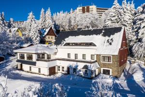 Ferienhaus Freitag talvella