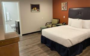 Postel nebo postele na pokoji v ubytování Motel 6 Ridgecrest, CA China Lake + 31 fotografií
