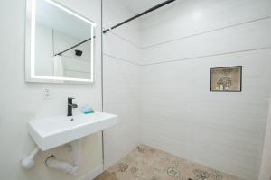 Casey Key Resorts - Beachfront的一间浴室