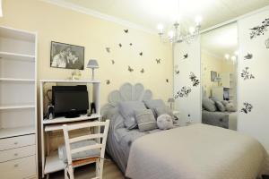 a bedroom with a bed and a tv in it at Pavillon Clara Flor in Prades