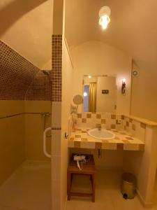 B&B Maison des Etoiles Chambre d'hôtes Adult Only的一间浴室