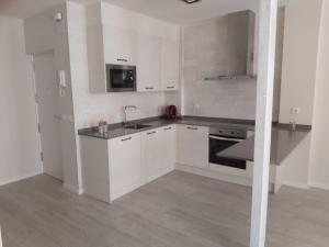 Kuchyňa alebo kuchynka v ubytovaní EL RINCON DE LA MERCED junto Laurel Aire acondicionado By Apartamentos Logrono