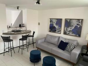 a living room with a couch and a bar at Casa em Condomínio 2 suítes casa 03 in Juazeiro do Norte