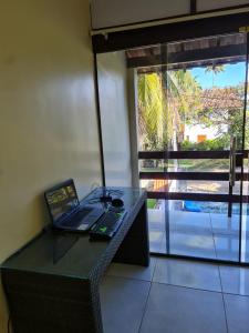 a laptop computer sitting on a desk in a room at Casa Praia dos Carneiros in Tamandaré