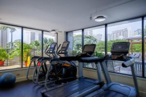 The fitness centre and/or fitness facilities at Luana Waikiki #710