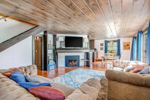 a living room with a couch and a fireplace at Brighton Sunflower Chalet in Brighton