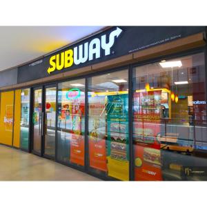Supermarket nebo jiné obchody v  hotelu nebo okolí