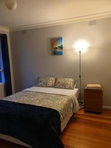 Postel nebo postele na pokoji v ubytování Homestay near Dandenong Plaza