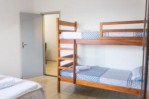 two bunk beds in a room with a mirror at Vista mar Preá - Praia do Preá in Acaraú