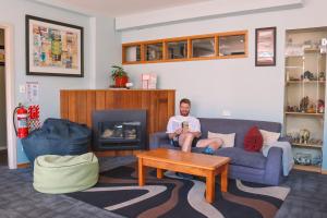 Posezení v ubytování Adventure Queenstown Hostel
