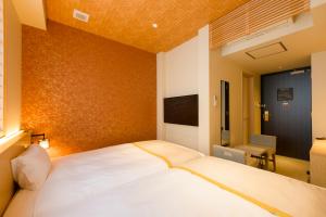 a bedroom with a large white bed in a room at Tosei Hotel Cocone Kamakura in Kamakura