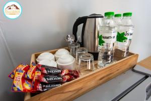 a wooden tray with drinks and snacks on a counter at Phurubmok khaokho in Khao Kho