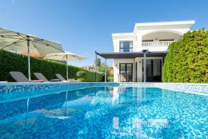 Bazén v ubytování Luxury City Villa Trogir nebo v jeho okolí