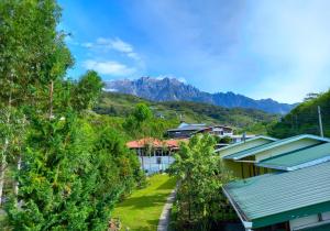 a view of a village with a mountain in the background at Soboroong Farmer's Cottage in Kampong Kundassan