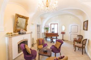 a living room with a fireplace and a piano at Barock-Landhof Burkhardt in Spitz