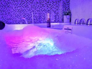 a bath tub filled with pink and blue dye at Newlands Court Motel in Wellington