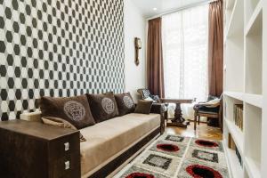 Posedenie v ubytovaní Katerynynska Street 3-bedrooms Apartment