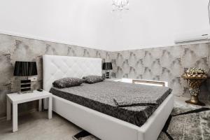 Posteľ alebo postele v izbe v ubytovaní Katerynynska Street 3-bedrooms Apartment