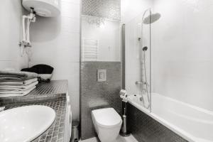 Kúpeľňa v ubytovaní Katerynynska Street 3-bedrooms Apartment