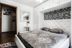 Posteľ alebo postele v izbe v ubytovaní Katerynynska Street 3-bedrooms Apartment