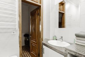 Kúpeľňa v ubytovaní Katerynynska Street 3-bedrooms Apartment