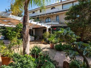 Vrt pred nastanitvijo Hotel RaffaEl