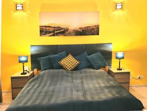 Posteľ alebo postele v izbe v ubytovaní Apartamenty Niebo