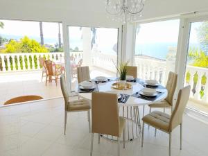 Gallery image of Villa Carioca - with private pool, marvelous garden and amazing ocean view in Sauzal