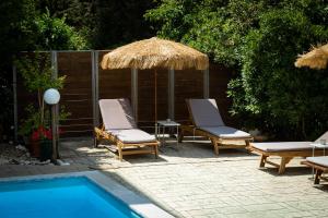 Bazén v ubytovaní Anastazia Luxury Suites & Spa alebo v jeho blízkosti