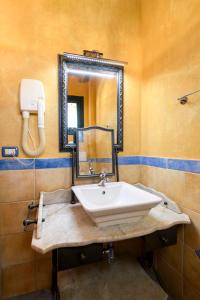 A bathroom at Cantina Anzivino - Affittacamere Még 23 kép