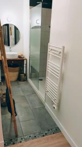 La Suite Angoulême tesisinde bir banyo