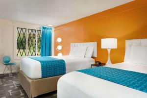 Ένα ή περισσότερα κρεβάτια σε δωμάτιο στο Dover Inn and Suites