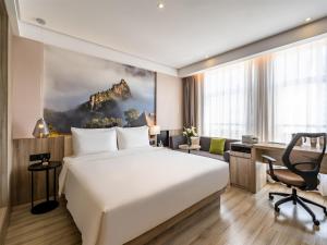 Ένα ή περισσότερα κρεβάτια σε δωμάτιο στο Atour Hotel Pingliang Greenland Plaza