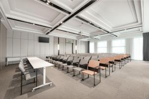 an empty lecture room with a row of tables and chairs at Atour Hotel Yan'an Luyi Park in Yan'an