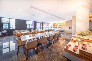 Gallery image of Atour Hotel Shenzhen Huaqiang North in Shenzhen