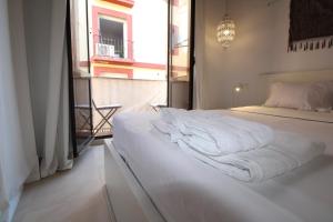 Łóżko lub łóżka w pokoju w obiekcie Del Parque Flats Alvarez Suite