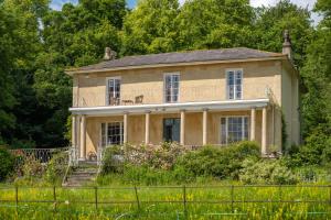 Gallery image of Henge Estate - Restored Manor House, up to 11 en-suite bedrooms in Shrewton